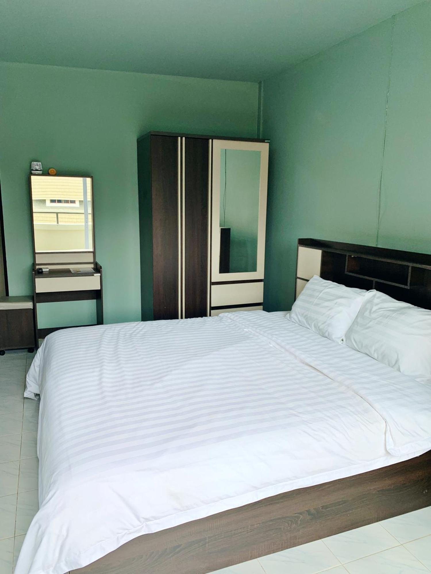 4 Palms Hotel Pratumanak Pattaya Extérieur photo