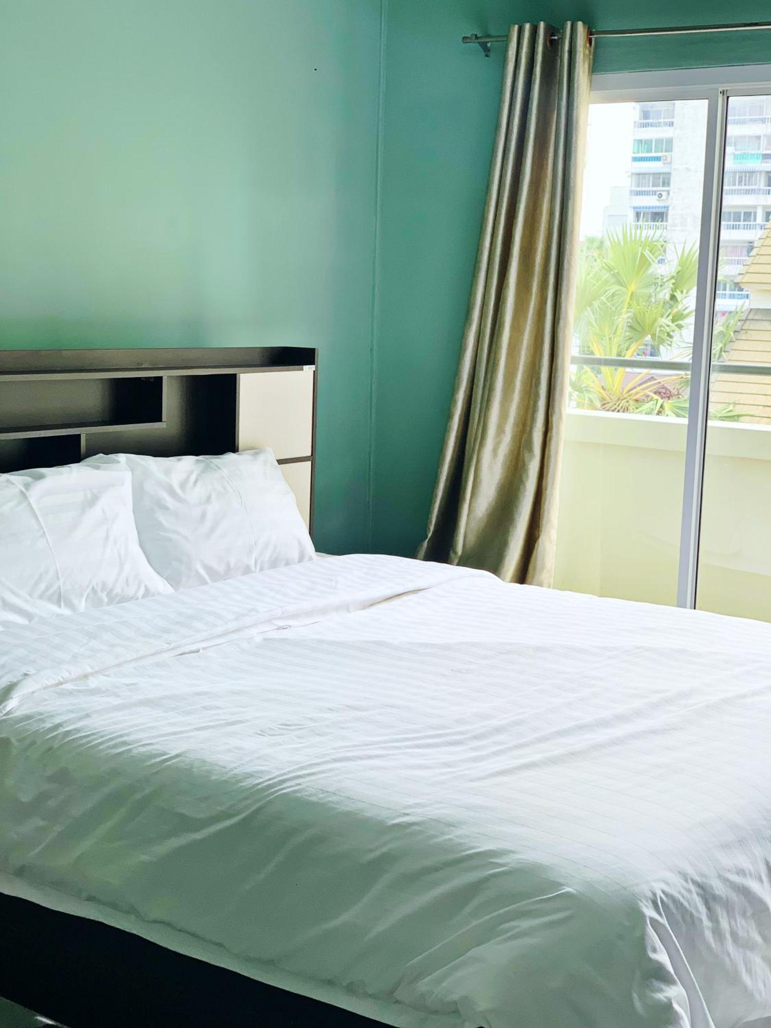 4 Palms Hotel Pratumanak Pattaya Extérieur photo