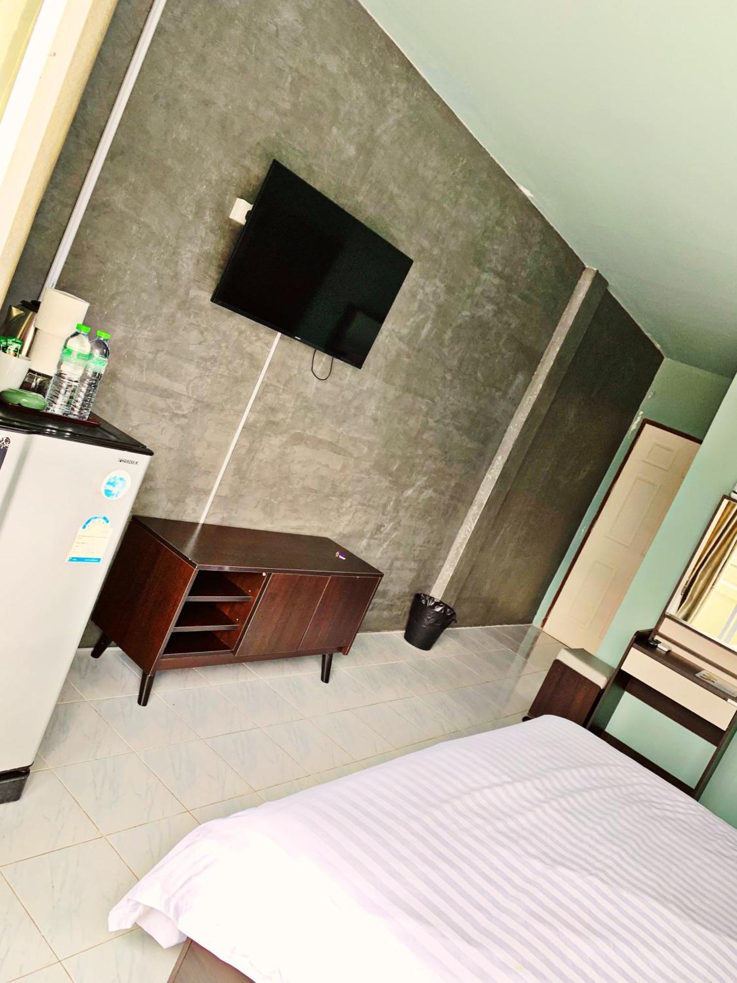 4 Palms Hotel Pratumanak Pattaya Extérieur photo